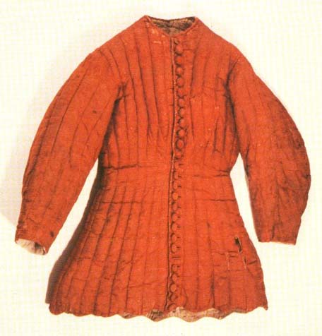 Prošívaná zbroj patřila francouzskému Karlu VI. , vznikla cca roku 1400. Je z červeného hedvábného damašku, vycpávaná vlnou. Převzato od 14th Century Garments; Forest.