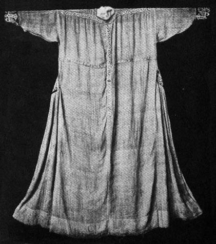 Tunika okolo r. 1300 umístěná v Bayerische National Museum, Mnichov