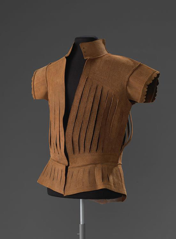 Jerkin z usně vyrobený kolem r. 1550. Amsterdam Museum, Amsterdam.