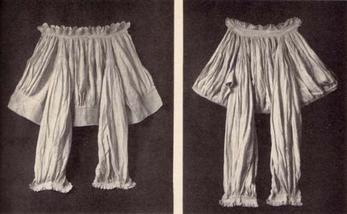 Rukávce ze lnu byly vytvořeny v 1. polovině 16. století (Walcher, Werke der Volskunst I, 1923)
