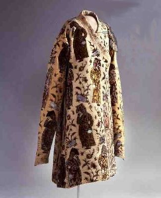 Kaftan ze Safídské éry (cca 1600) z aksamitového brokátu a zlatých nití. Královská pokladnice, Stokholm