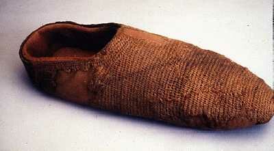Ponožka vytvořená z vlněné příze technikou nailbildung (10.stol). York - Jorvik Viking Centre